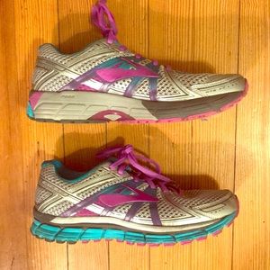 Brooke’s GTS 17 running shoes